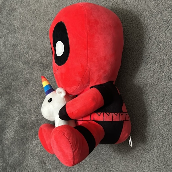Marvel Deadpool Plush vibrating 15” - Picture 2 of 5